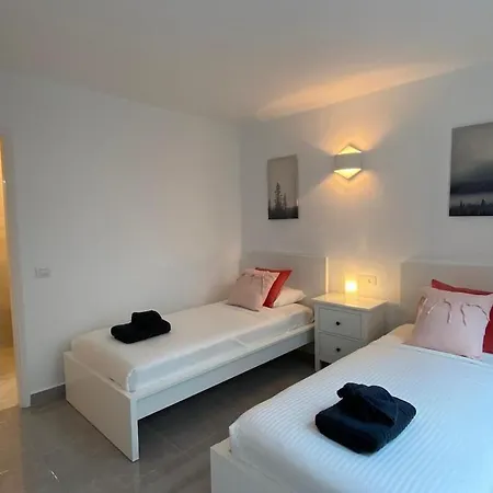 Stunning 2 Bedroom 2 Bathroom 2 Minutes To Apartment Puerto del Carmen (Lanzarote)